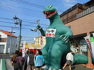 「第12回 マルキ感謝まつり」の様子
